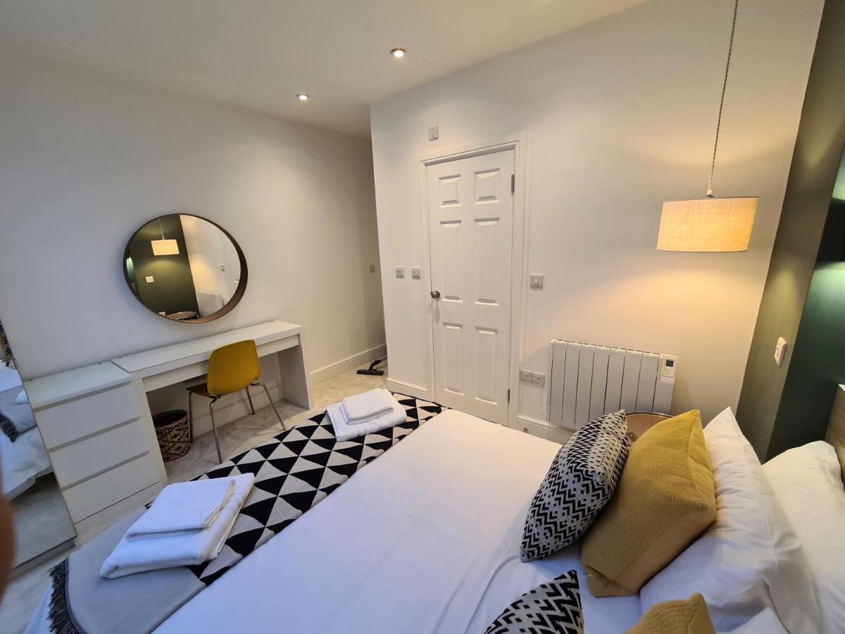 The Taylor Suite - Stunning 2-Ensuite Beds, Cathedral View Roof Garden Truro Extérieur photo