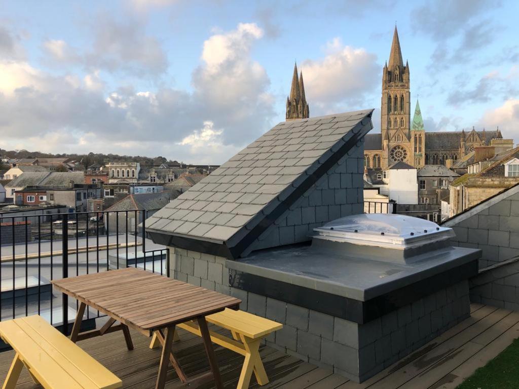 The Taylor Suite - Stunning 2-Ensuite Beds, Cathedral View Roof Garden Truro Extérieur photo