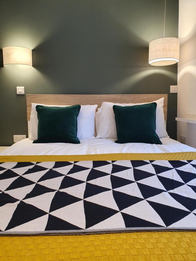 The Taylor Suite - Stunning 2-Ensuite Beds, Cathedral View Roof Garden Truro Extérieur photo