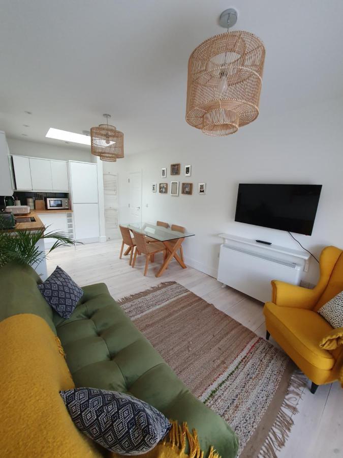 The Taylor Suite - Stunning 2-Ensuite Beds, Cathedral View Roof Garden Truro Extérieur photo